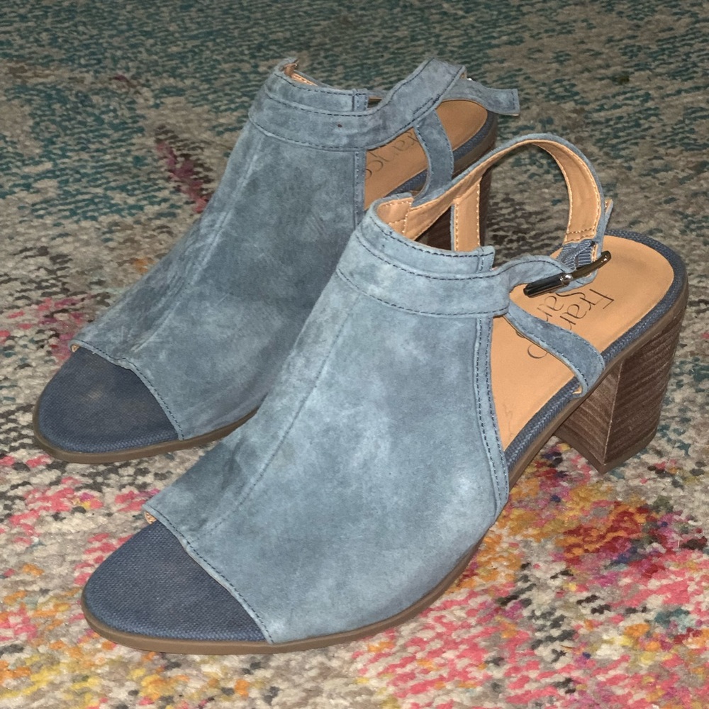 Blue suede open-toe heel